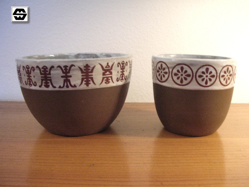 Keramikbecher mit Dekor